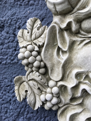 Wandornament steen, Bacchus, tuin wanddecoratie of terras, goden Romeinse tuin.